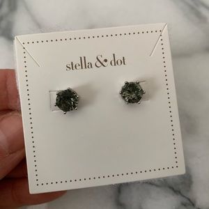 STELLA & DOT Sparkle Studs